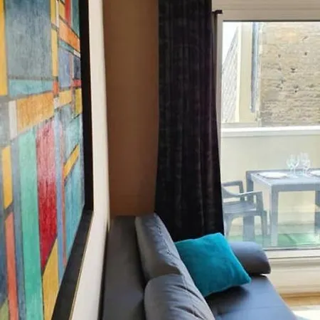 The Balcony Parking Gratuit