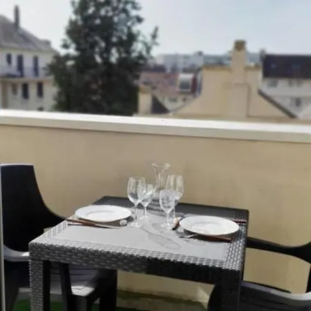 The Balcony Parking Gratuit